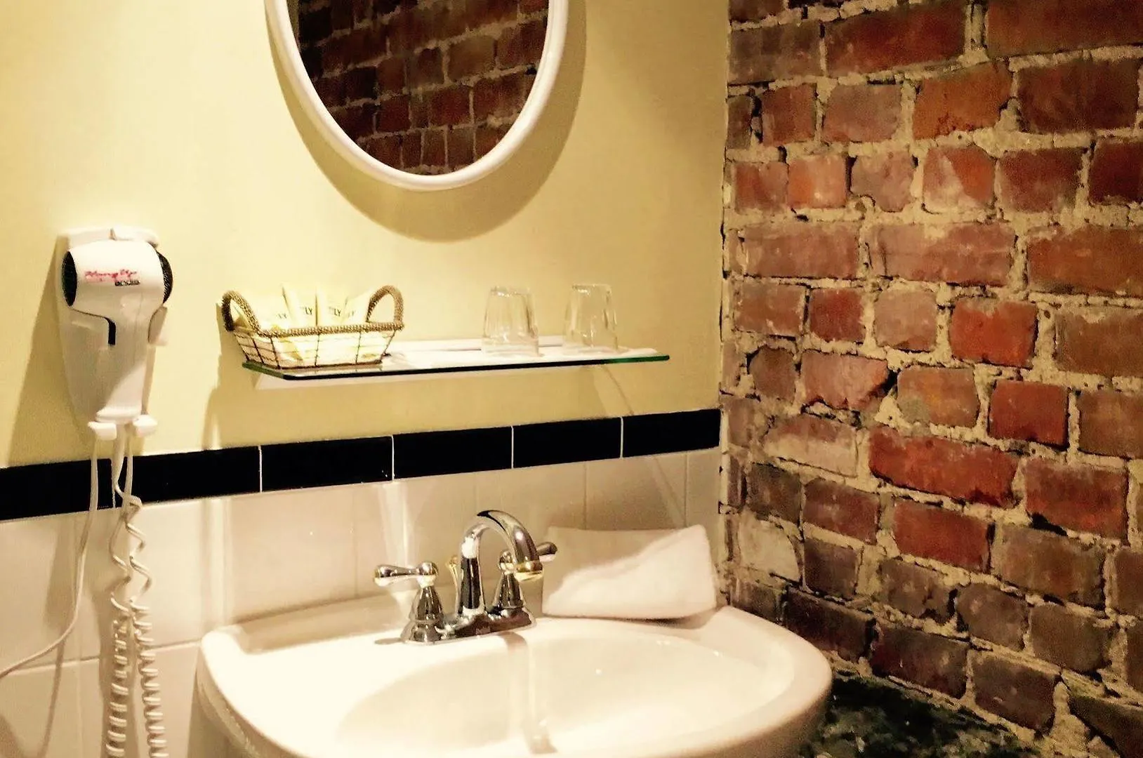 Manoir Sherbrooke Montreal Hotel