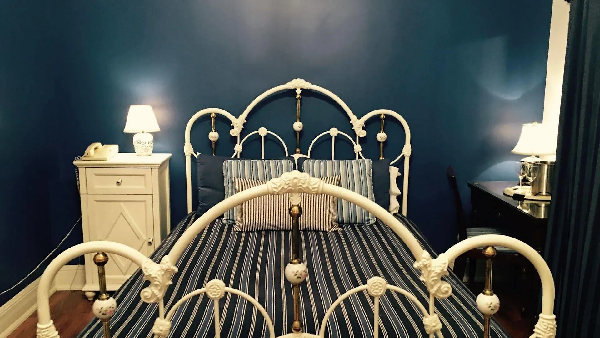 Manoir Sherbrooke Montreal Hotel